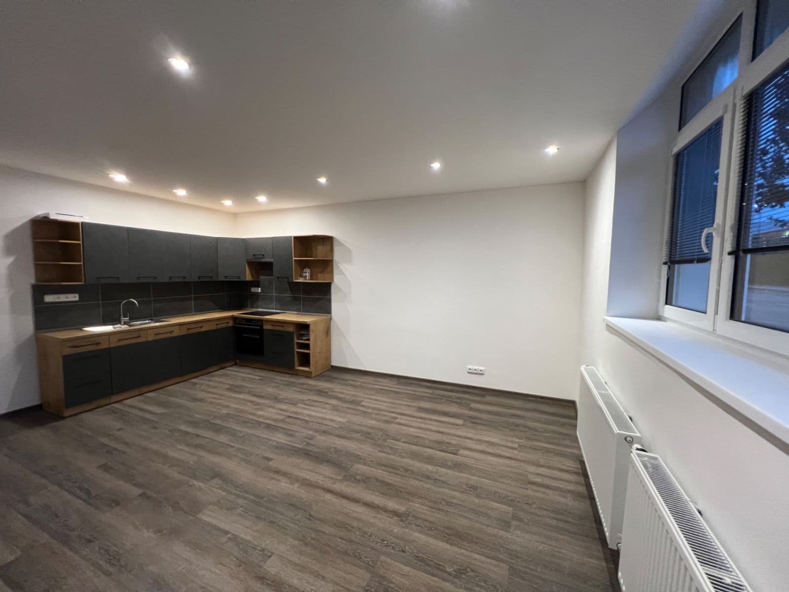 Pronájem bytu 2+kk 65 m², 26. dubna, Cheb, Karlovarský kraj Pronájem bytu 2+kk 65 m², 26. dubna, Cheb, Karlovarský kraj