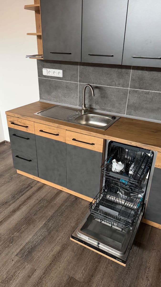 Pronájem bytu 2+kk 65 m², 26. dubna, Cheb, Karlovarský kraj Pronájem bytu 2+kk 65 m², 26. dubna, Cheb, Karlovarský kraj