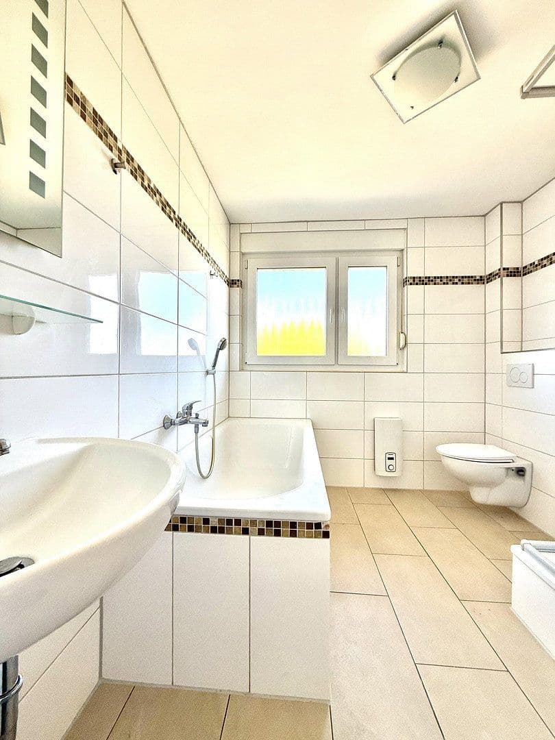 Prodej domu 91 m², pozemek 341 m², Kriftel, Hessen Prodej domu 91 m², pozemek 341 m², Kriftel, Hessen