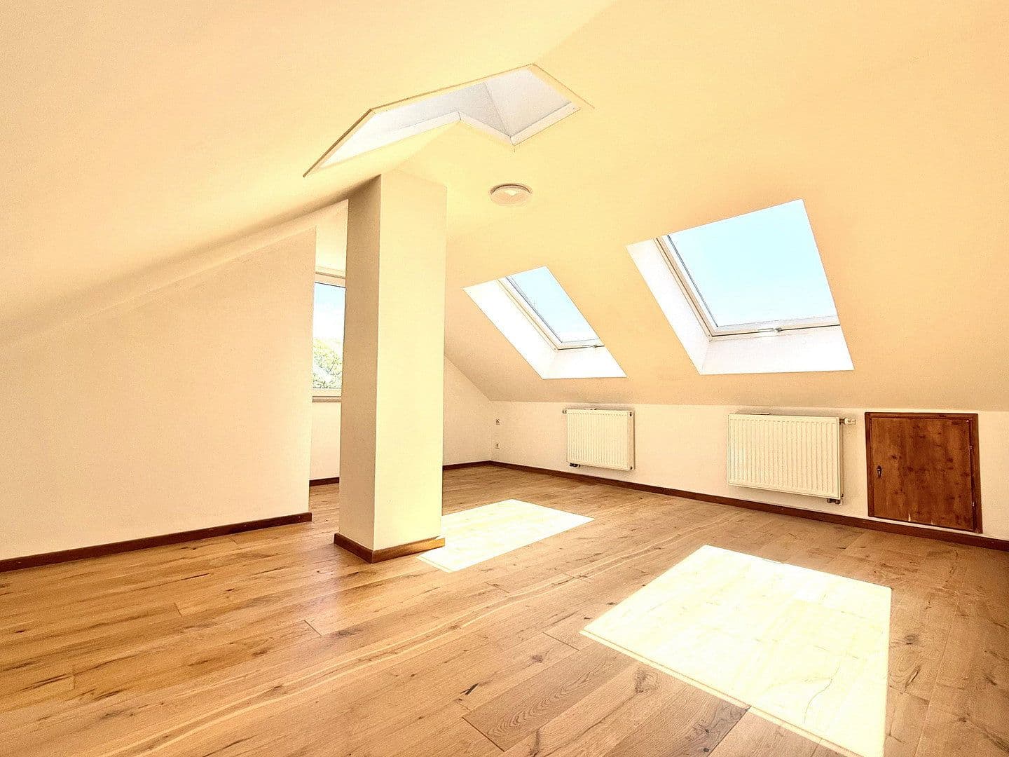 Prodej domu 91 m², pozemek 341 m², Kriftel, Hessen Prodej domu 91 m², pozemek 341 m², Kriftel, Hessen