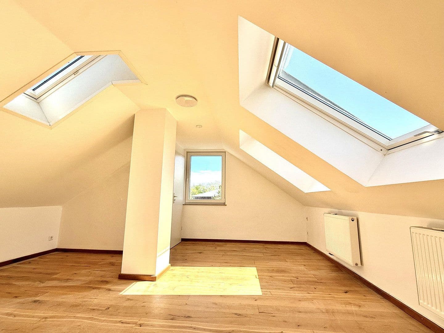 Prodej domu 91 m², pozemek 341 m², Kriftel, Hessen Prodej domu 91 m², pozemek 341 m², Kriftel, Hessen