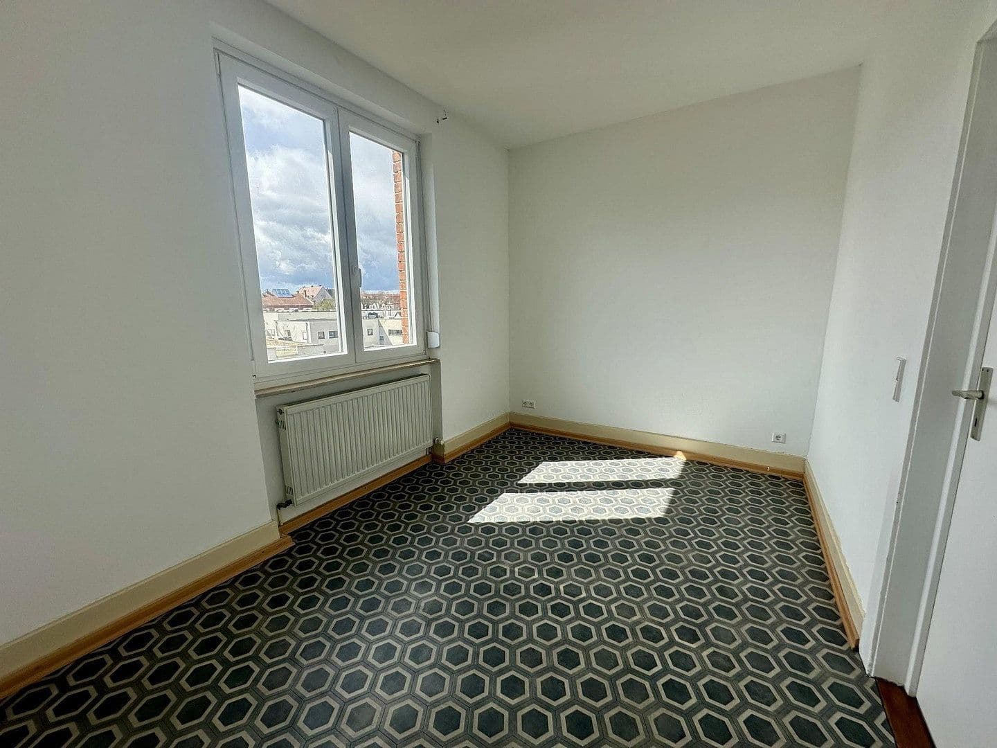 Pronájem bytu 3+1 78 m², Achtungstraße 9, Heilbronn, Bádensko-Württembersko Pronájem bytu 3+1 78 m², Achtungstraße 9, Heilbronn, Bádensko-Württembersko