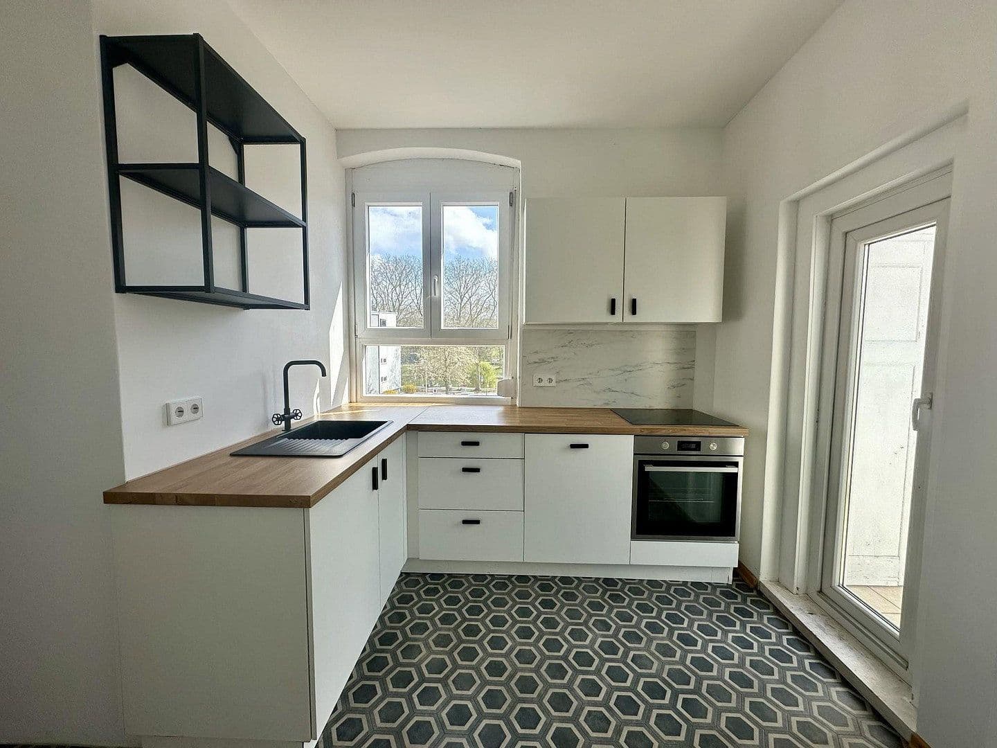 Pronájem bytu 3+1 78 m², Achtungstraße 9, Heilbronn, Bádensko-Württembersko Pronájem bytu 3+1 78 m², Achtungstraße 9, Heilbronn, Bádensko-Württembersko