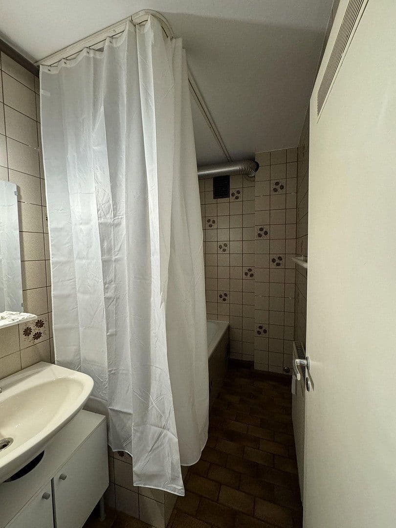 Pronájem bytu 3+1 78 m², Hohenheimer Straße 72, Stuttgart, Bádensko-Württembersko Pronájem bytu 3+1 78 m², Hohenheimer Straße 72, Stuttgart, Bádensko-Württembersko