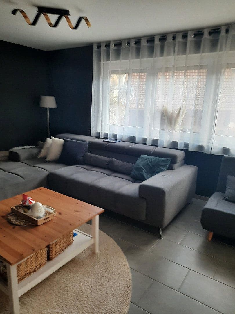 Pronájem bytu 4+1 104 m², Neuffen, Bádensko-Württembersko Pronájem bytu 4+1 104 m², Neuffen, Bádensko-Württembersko