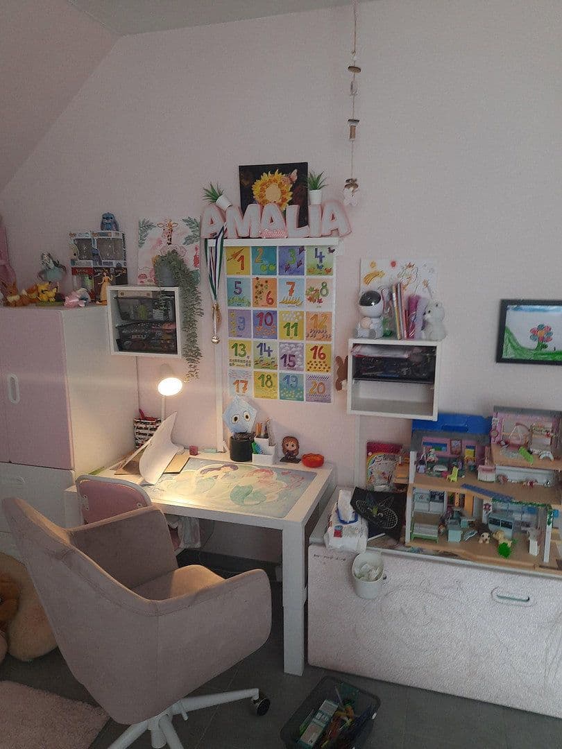 Pronájem bytu 4+1 104 m², Neuffen, Bádensko-Württembersko Pronájem bytu 4+1 104 m², Neuffen, Bádensko-Württembersko