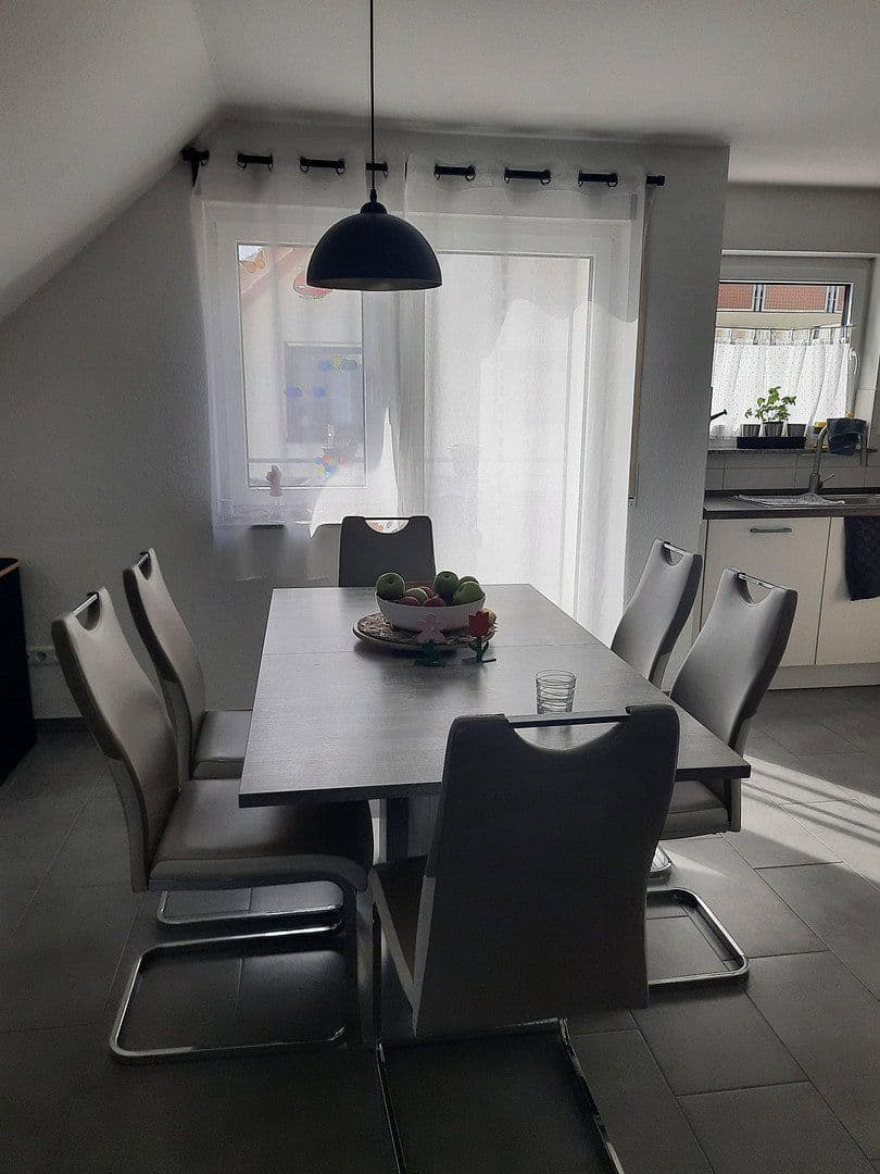 Pronájem bytu 4+1 104 m², Neuffen, Bádensko-Württembersko Pronájem bytu 4+1 104 m², Neuffen, Bádensko-Württembersko