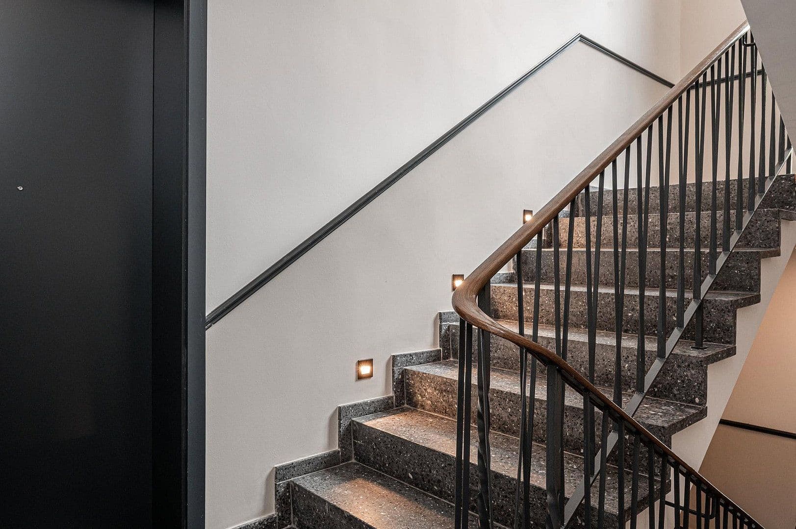 Prodej bytu 2+1 64 m², Leydenallee 37, Berlin, Berlín Prodej bytu 2+1 64 m², Leydenallee 37, Berlin, Berlín