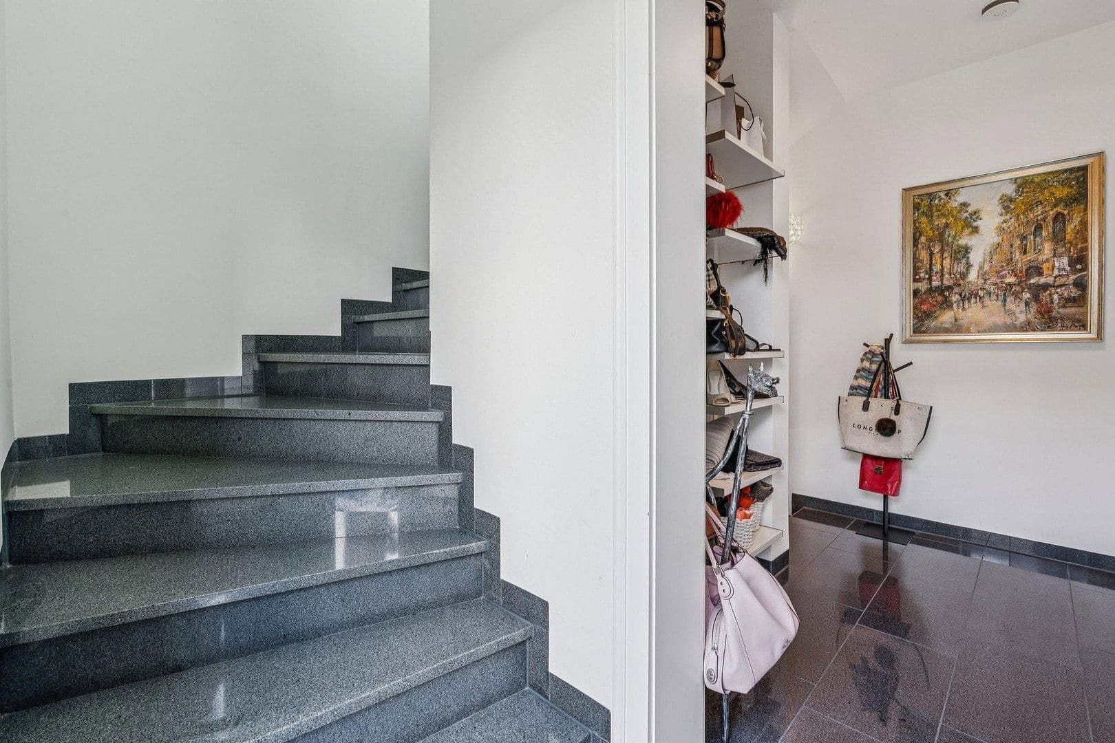 Prodej domu 285 m², pozemek 563 m², Ulm, Bádensko-Württembersko Prodej domu 285 m², pozemek 563 m², Ulm, Bádensko-Württembersko