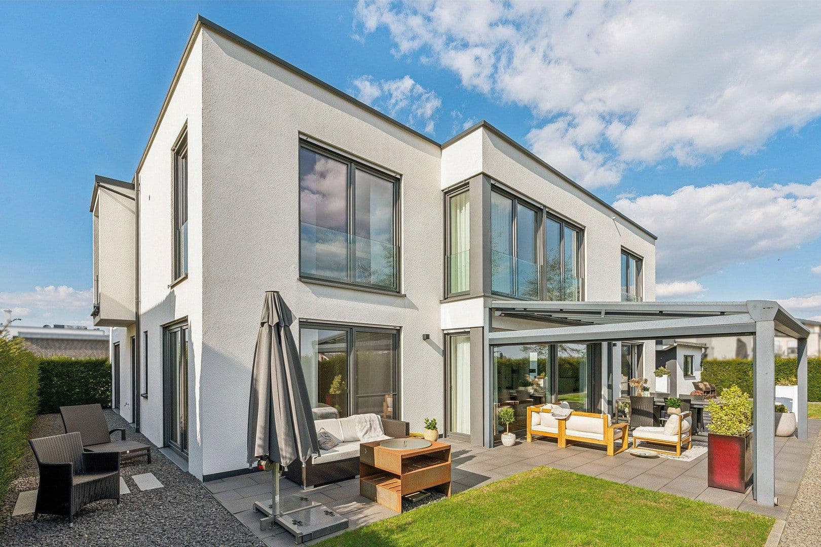 Prodej domu 285 m², pozemek 563 m², Ulm, Bádensko-Württembersko Prodej domu 285 m², pozemek 563 m², Ulm, Bádensko-Württembersko