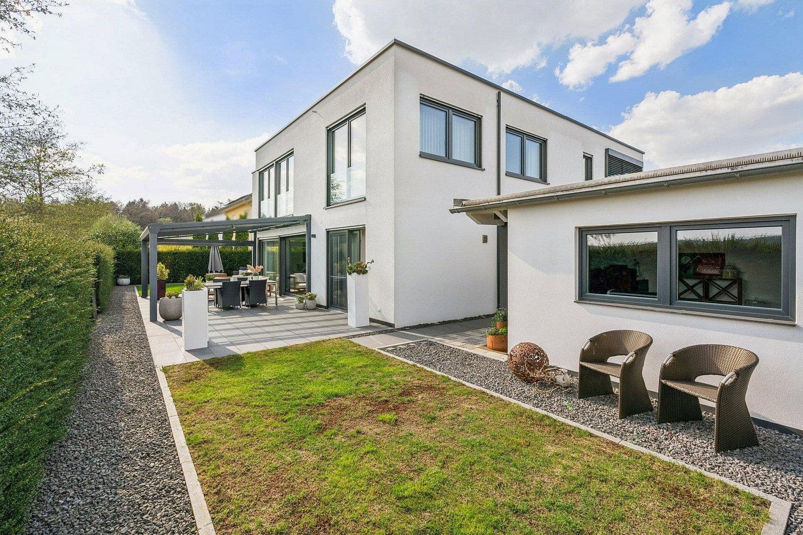 Prodej domu 285 m², pozemek 563 m², Ulm, Bádensko-Württembersko Prodej domu 285 m², pozemek 563 m², Ulm, Bádensko-Württembersko