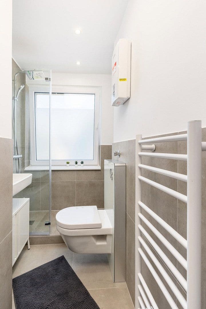 Pronájem bytu 39 m², Düsseldorf, Severní Porýní-Vestfálsko Pronájem bytu 39 m², Düsseldorf, Severní Porýní-Vestfálsko