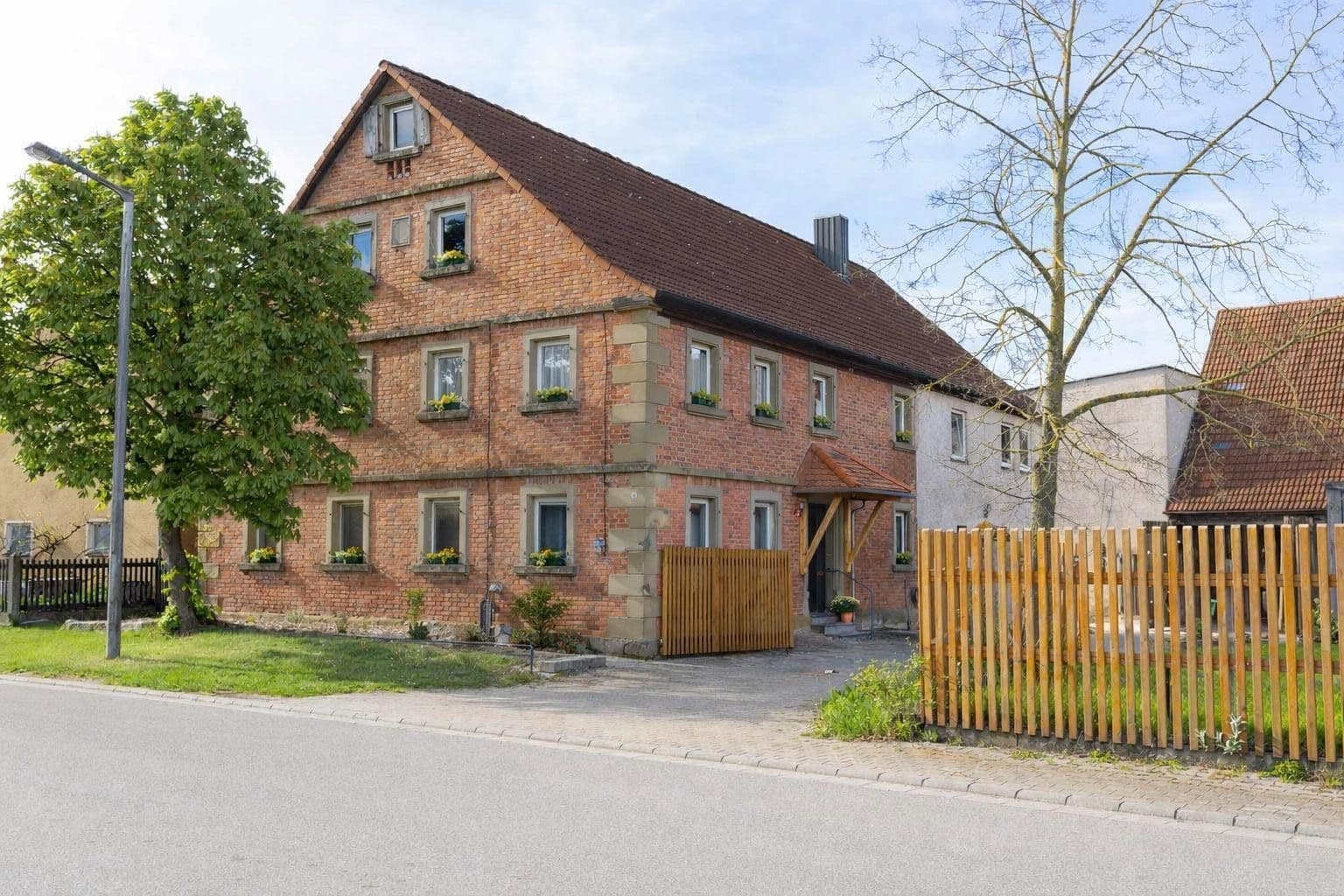 Prodej domu 280 m², pozemek 6.597 m², Geslau, Bavorsko Prodej domu 280 m², pozemek 6.597 m², Geslau, Bavorsko