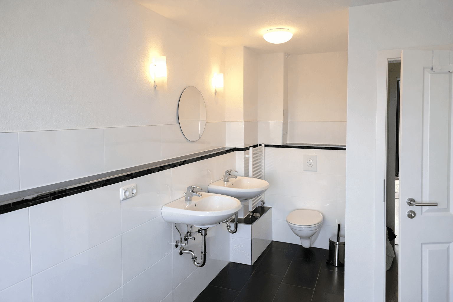 Prodej domu 674 m², pozemek 860 m², Schwerin, Mecklenburg-Vorpommern Prodej domu 674 m², pozemek 860 m², Schwerin, Mecklenburg-Vorpommern