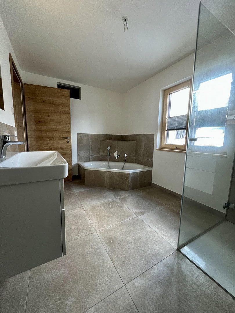 Pronájem bytu 4+1 117 m², Markt Inersdorf, Bavorsko Pronájem bytu 4+1 117 m², Markt Inersdorf, Bavorsko