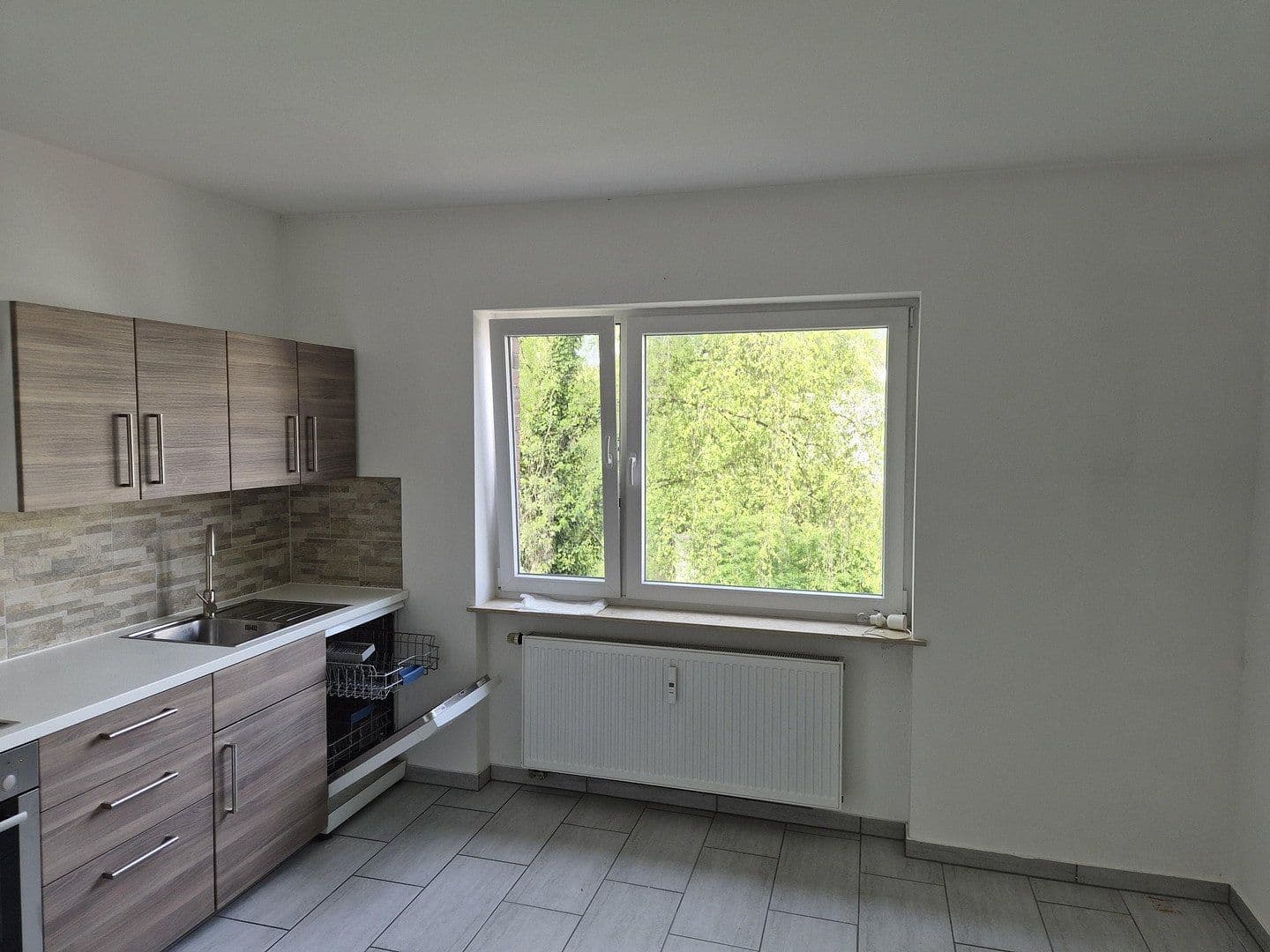 Pronájem bytu 1+1 43 m², Robert-Koch-Straße 8, Leverkusen, Severní Porýní-Vestfálsko Pronájem bytu 1+1 43 m², Robert-Koch-Straße 8, Leverkusen, Severní Porýní-Vestfálsko