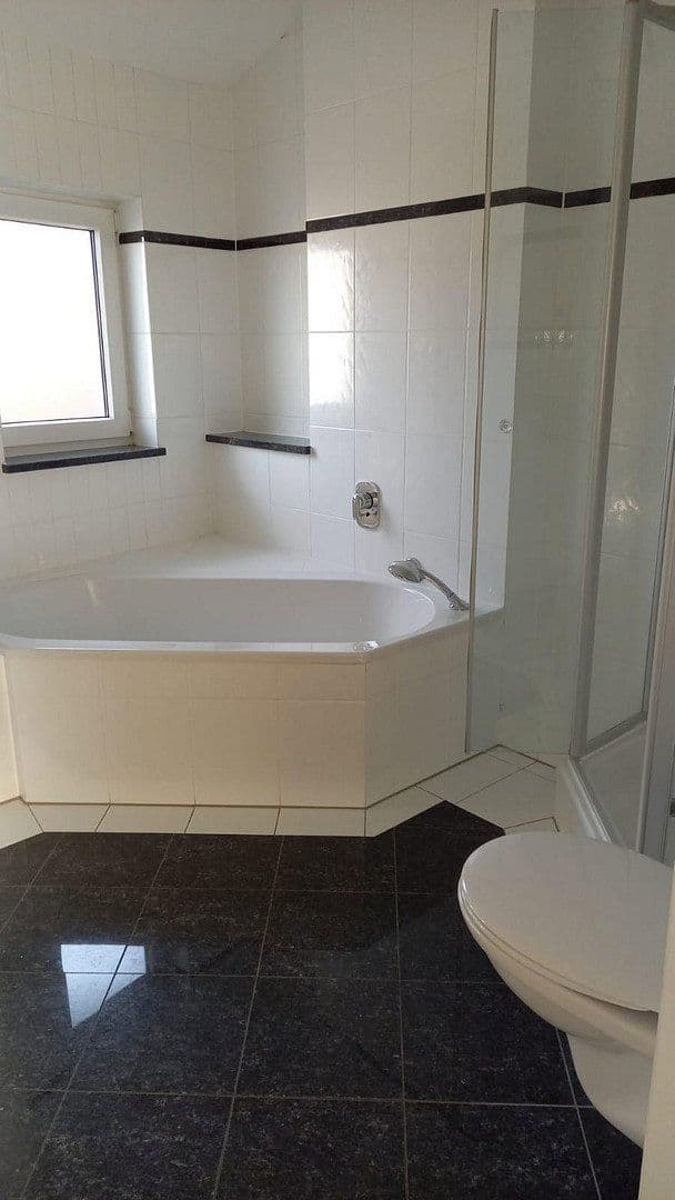 Pronájem domu 174 m², pozemek 256 m², München, Bavorsko Pronájem domu 174 m², pozemek 256 m², München, Bavorsko