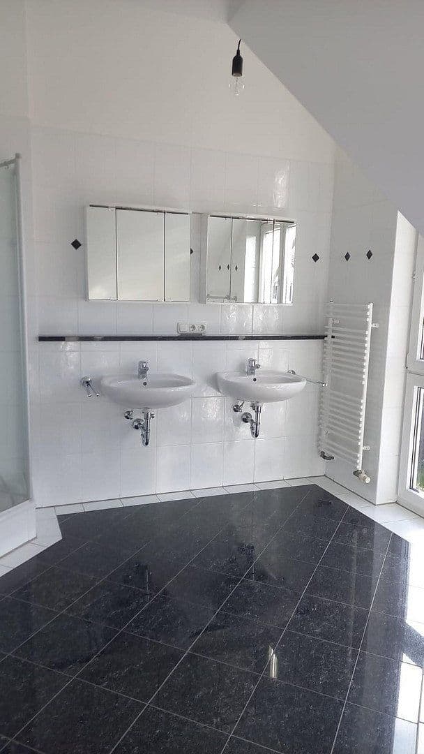 Pronájem domu 174 m², pozemek 256 m², München, Bavorsko Pronájem domu 174 m², pozemek 256 m², München, Bavorsko