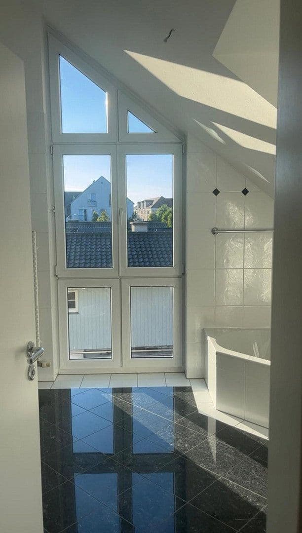 Pronájem domu 174 m², pozemek 256 m², München, Bavorsko Pronájem domu 174 m², pozemek 256 m², München, Bavorsko