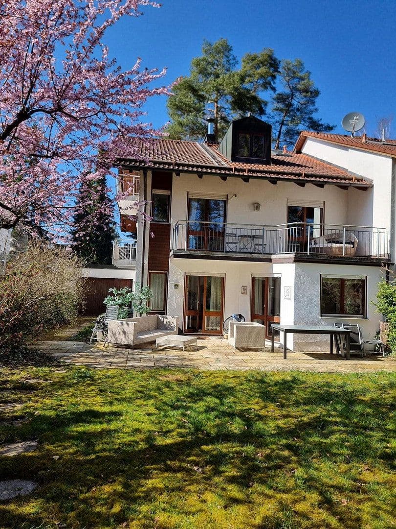 Prodej domu 185 m², pozemek 630 m², Vaterstetten, Bavorsko Prodej domu 185 m², pozemek 630 m², Vaterstetten, Bavorsko
