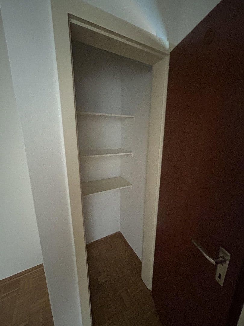 Pronájem bytu 1+kk 39 m², Karl-Arnold-Straße 29, Meerbusch, Severní Porýní-Vestfálsko Pronájem bytu 1+kk 39 m², Karl-Arnold-Straße 29, Meerbusch, Severní Porýní-Vestfálsko