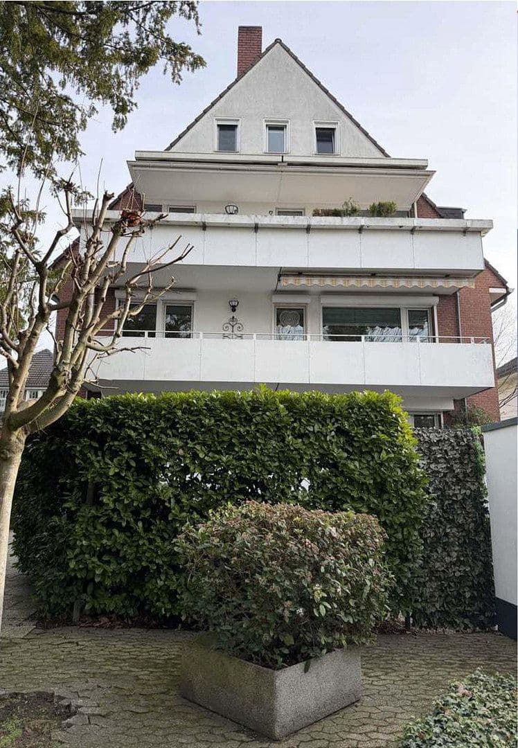 Pronájem bytu 1+1 79 m², Düsseldorf, Severní Porýní-Vestfálsko Pronájem bytu 1+1 79 m², Düsseldorf, Severní Porýní-Vestfálsko