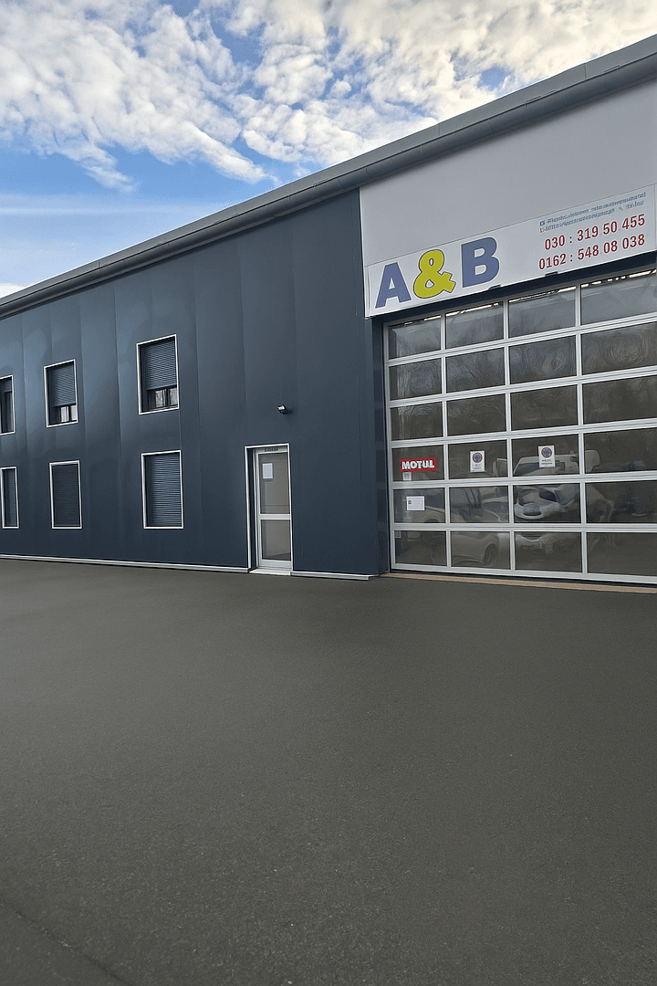 Pronájem nebytového prostoru 6.000 m², Am Zeppelinpark 57, MAD AUTO DESIGN, Berlin, Berlín Pronájem nebytového prostoru 6.000 m², Am Zeppelinpark 57, MAD AUTO DESIGN, Berlin, Berlín