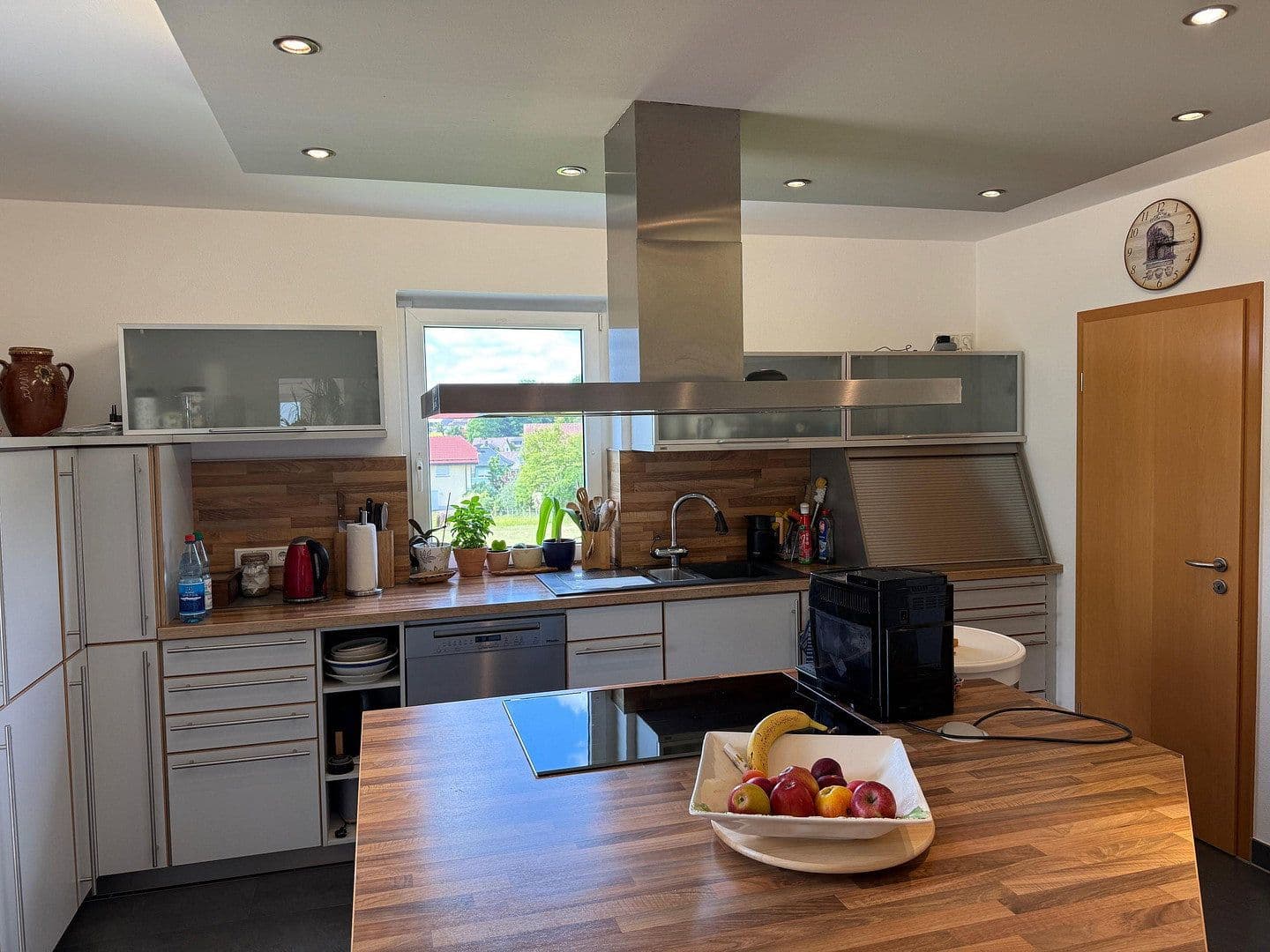 Prodej domu 322 m², pozemek 707 m², Künzell, Hessen Prodej domu 322 m², pozemek 707 m², Künzell, Hessen