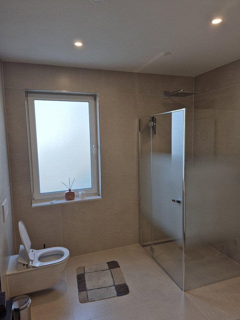 Prodej domu 244 m², pozemek 700 m², Binningen, Porýní-Falc Prodej domu 244 m², pozemek 700 m², Binningen, Porýní-Falc