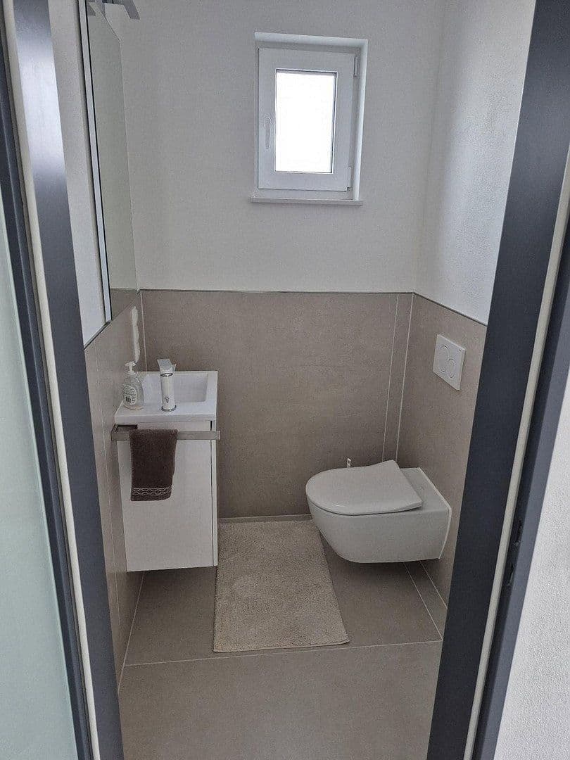 Prodej domu 244 m², pozemek 700 m², Binningen, Porýní-Falc Prodej domu 244 m², pozemek 700 m², Binningen, Porýní-Falc