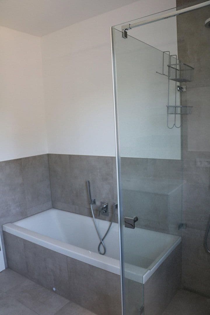 Pronájem domu 159 m², pozemek 155 m², Offenbach, Hessen Pronájem domu 159 m², pozemek 155 m², Offenbach, Hessen