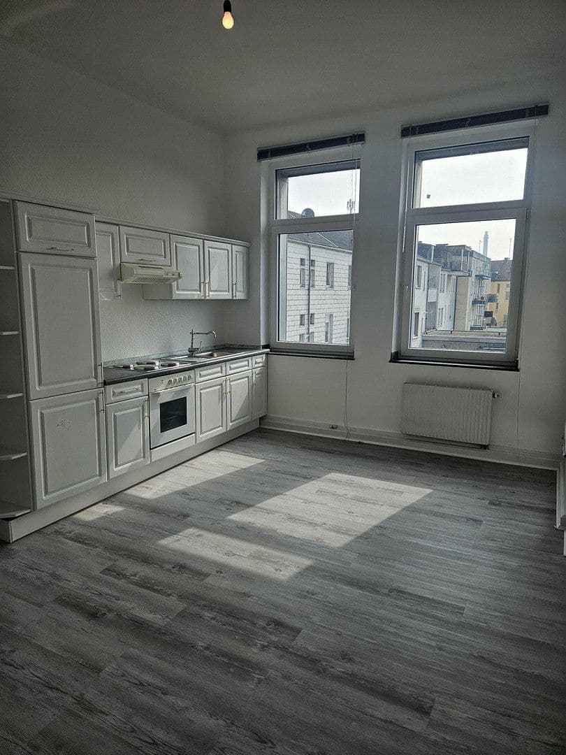 Pronájem bytu 4+1 150 m², Hauptstraße 67, Leverkusen Wiesdorf, Severní Porýní-Vestfálsko Pronájem bytu 4+1 150 m², Hauptstraße 67, Leverkusen Wiesdorf, Severní Porýní-Vestfálsko