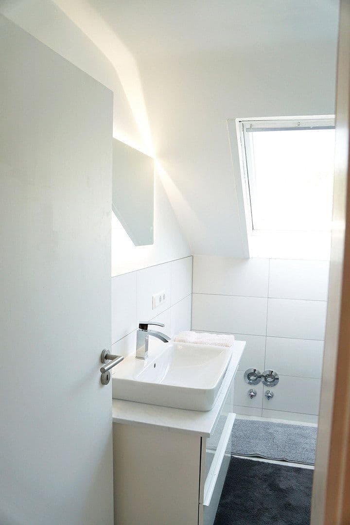 Pronájem bytu 3+1 96 m², Bahnhofstraße 29, Neckargemünd, Bádensko-Württembersko Pronájem bytu 3+1 96 m², Bahnhofstraße 29, Neckargemünd, Bádensko-Württembersko