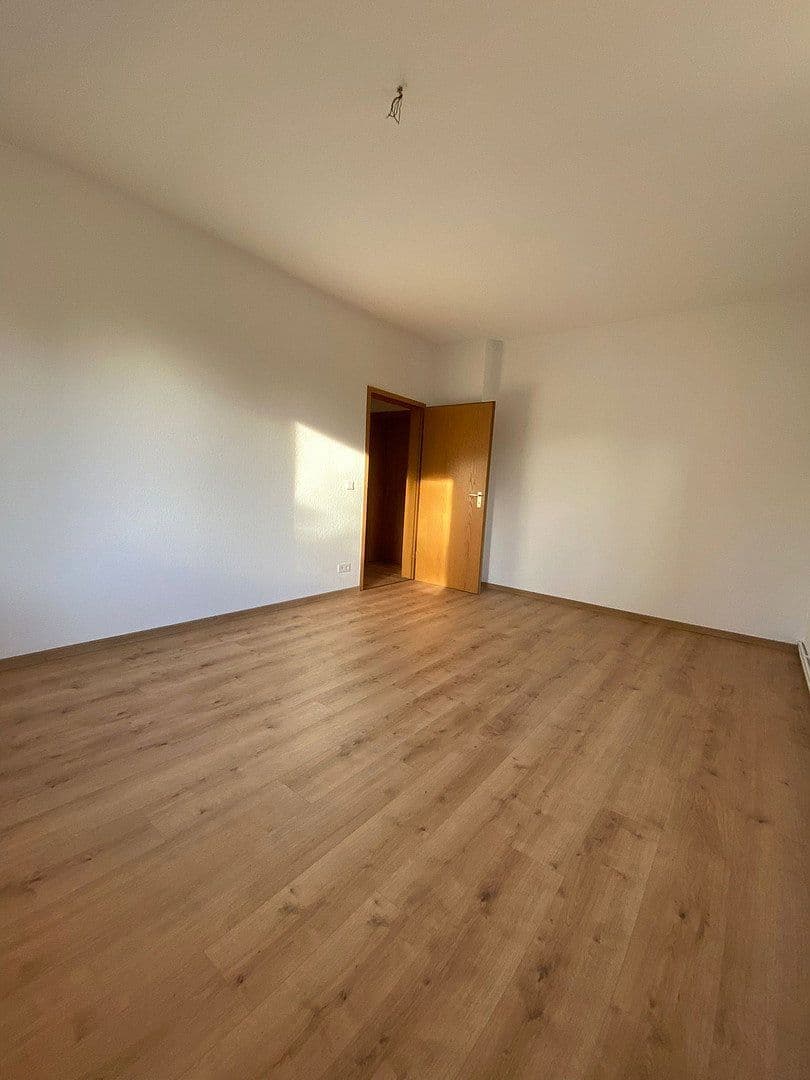 Pronájem bytu 4+1 76 m², Ernst-Thälmann-Straße 50, Sandersdorf-Brehna, Sasko-Anhaltsko Pronájem bytu 4+1 76 m², Ernst-Thälmann-Straße 50, Sandersdorf-Brehna, Sasko-Anhaltsko