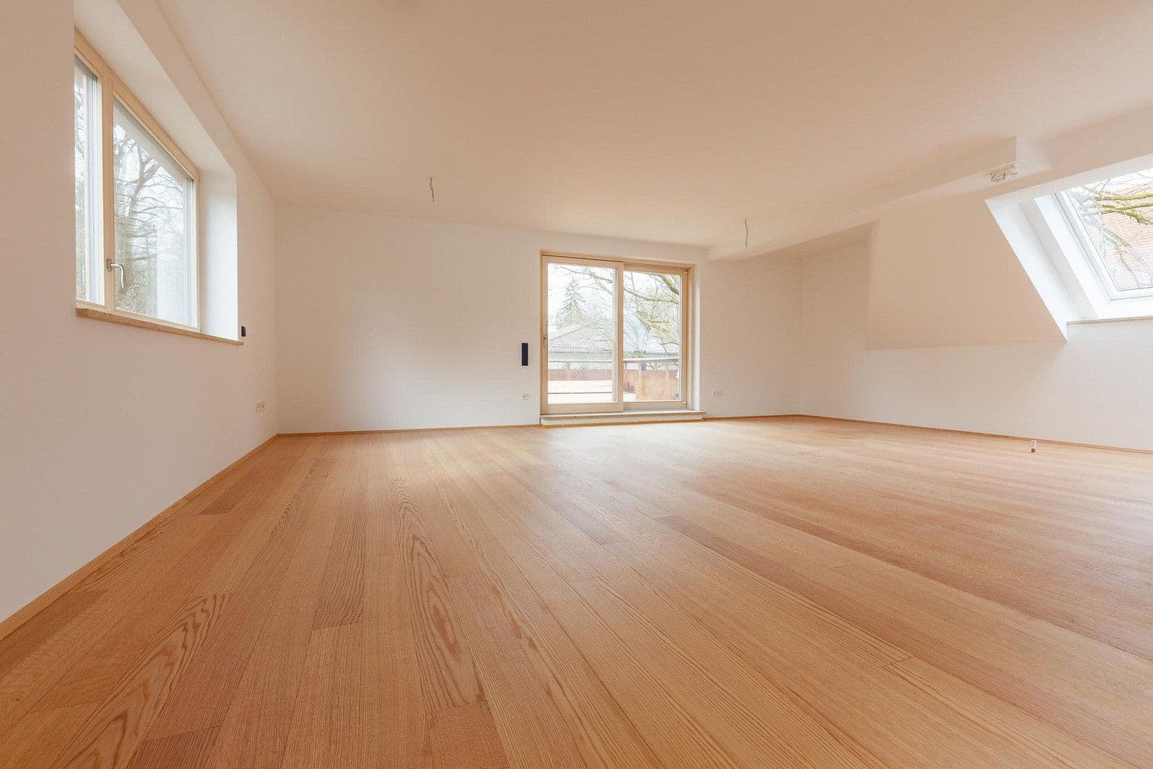 Pronájem bytu 2+1 95 m², Rosenstraße 5, Großhesselohe, Bavorsko Pronájem bytu 2+1 95 m², Rosenstraße 5, Großhesselohe, Bavorsko