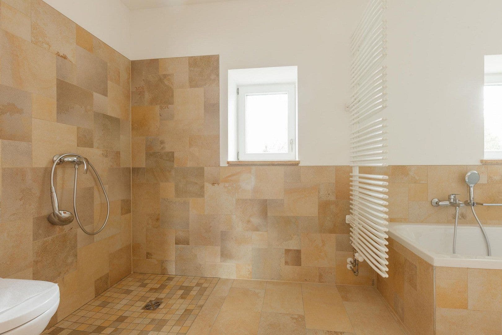 Pronájem bytu 2+1 95 m², Rosenstraße 5, Großhesselohe, Bavorsko Pronájem bytu 2+1 95 m², Rosenstraße 5, Großhesselohe, Bavorsko