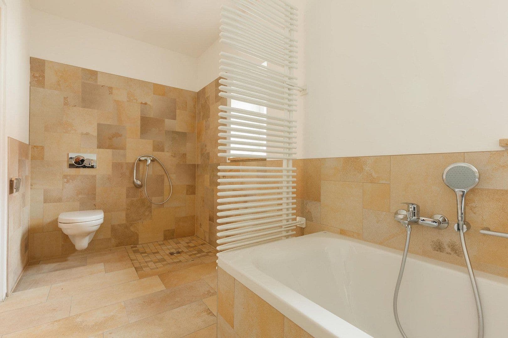 Pronájem bytu 2+1 95 m², Rosenstraße 5, Großhesselohe, Bavorsko Pronájem bytu 2+1 95 m², Rosenstraße 5, Großhesselohe, Bavorsko