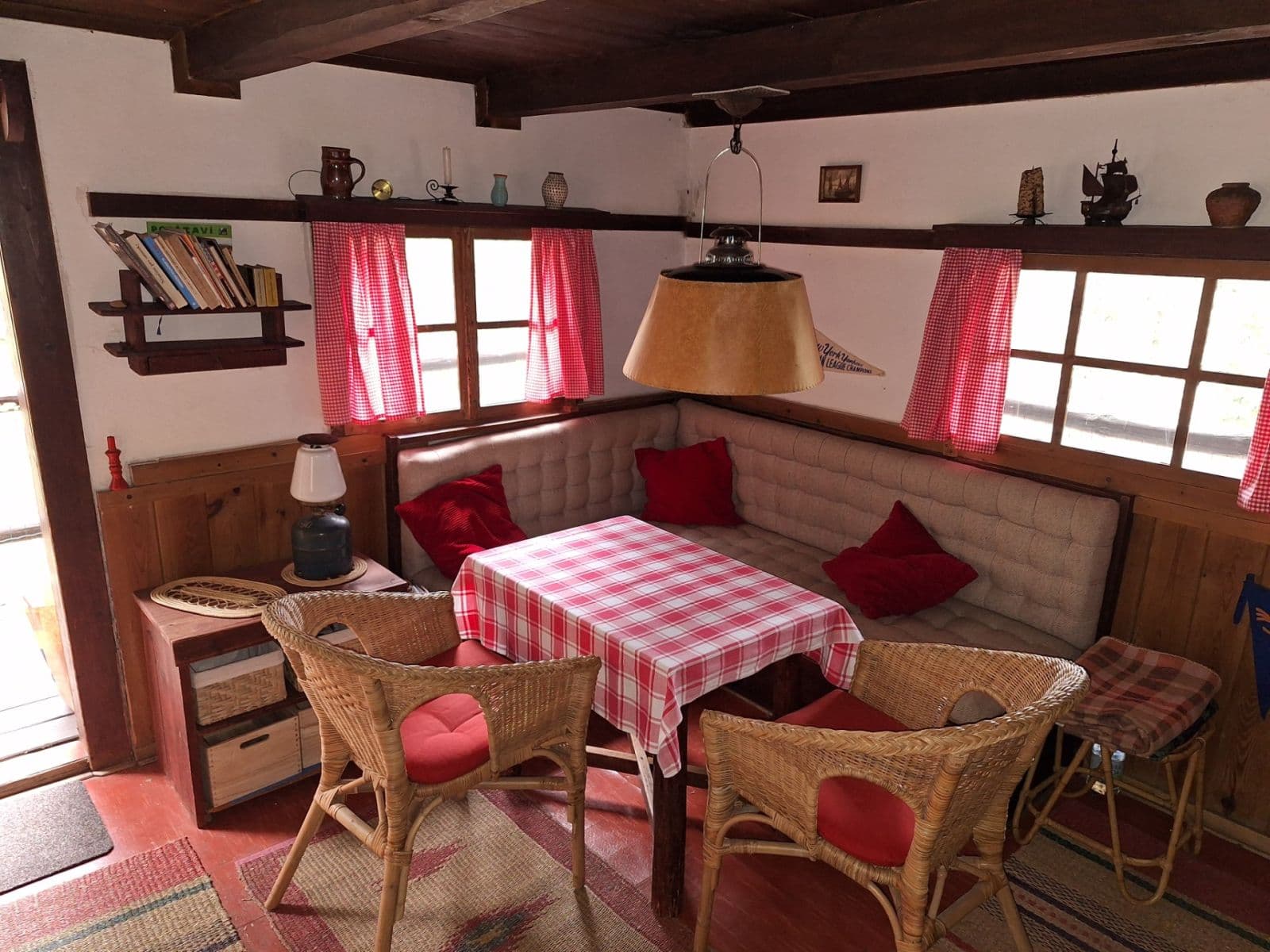 Prodej chaty, chalupy 30 m², pozemek 40 m², Kamenný Přívoz, Středočeský kraj Prodej chaty, chalupy 30 m², pozemek 40 m², Kamenný Přívoz, Středočeský kraj
