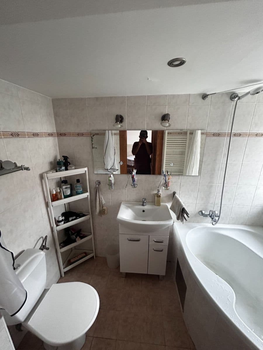 Pronájem domu 81 m², pozemek 150 m², Grafická, Praha, Praha Pronájem domu 81 m², pozemek 150 m², Grafická, Praha, Praha