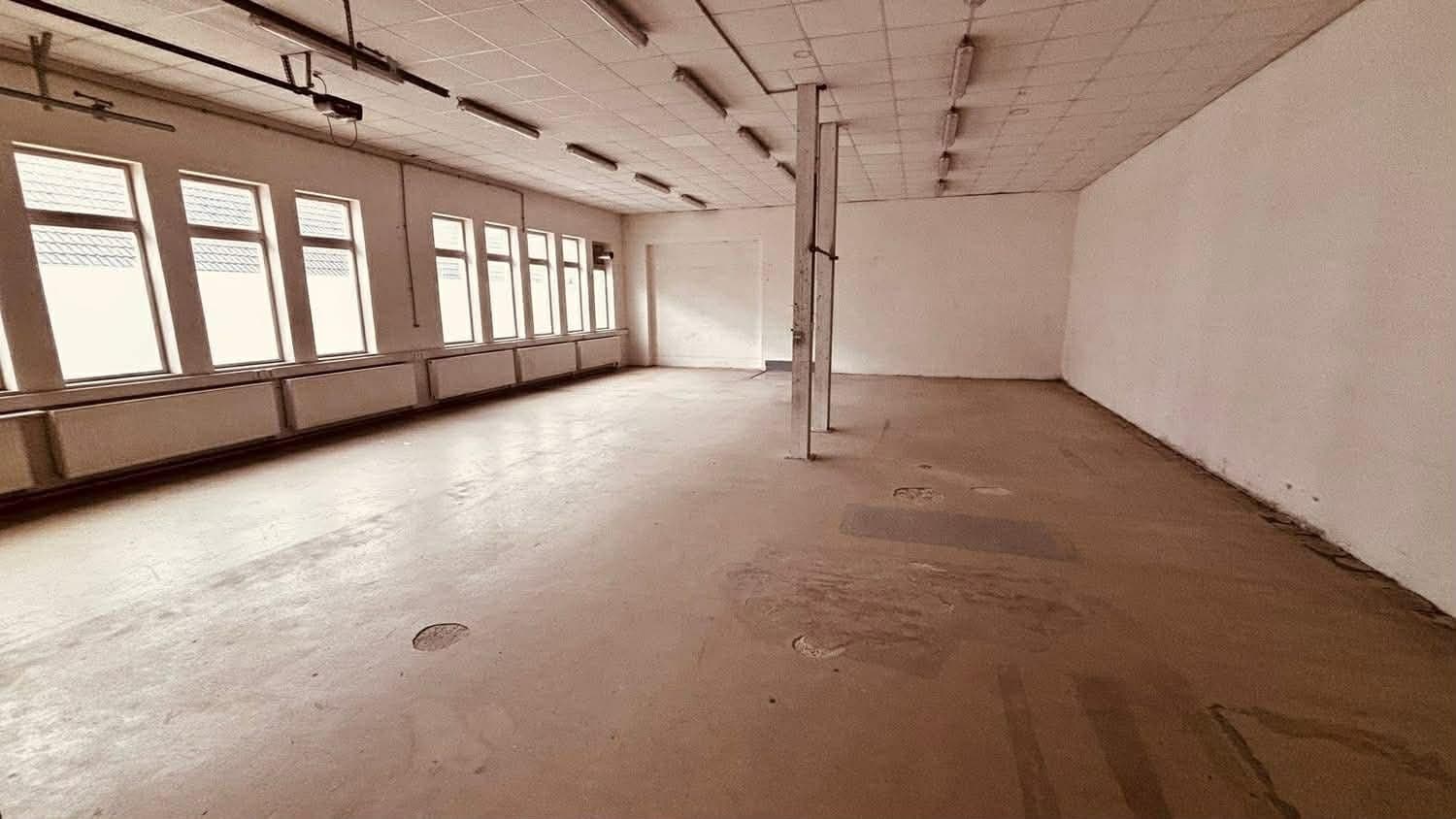 Pronájem nebytového prostoru 140 m², Zemědělců, Tuchlovice, Středočeský kraj Pronájem nebytového prostoru 140 m², Zemědělců, Tuchlovice, Středočeský kraj