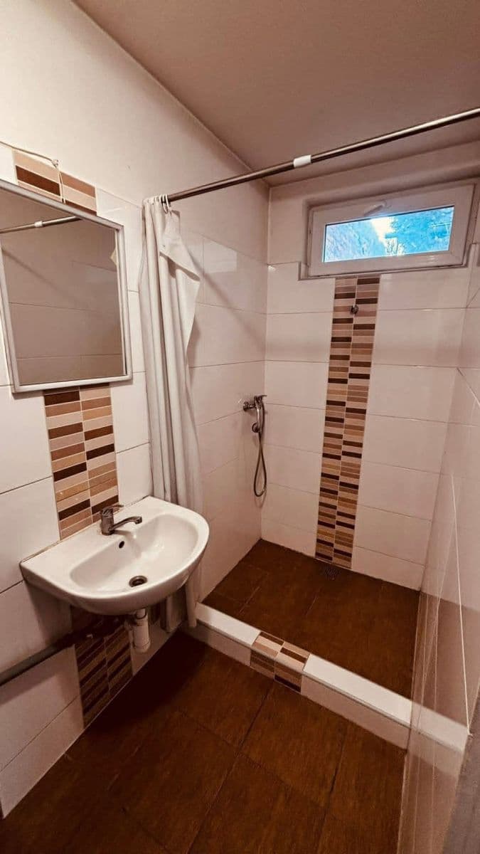 Pronájem nebytového prostoru 140 m², Zemědělců, Tuchlovice, Středočeský kraj Pronájem nebytového prostoru 140 m², Zemědělců, Tuchlovice, Středočeský kraj