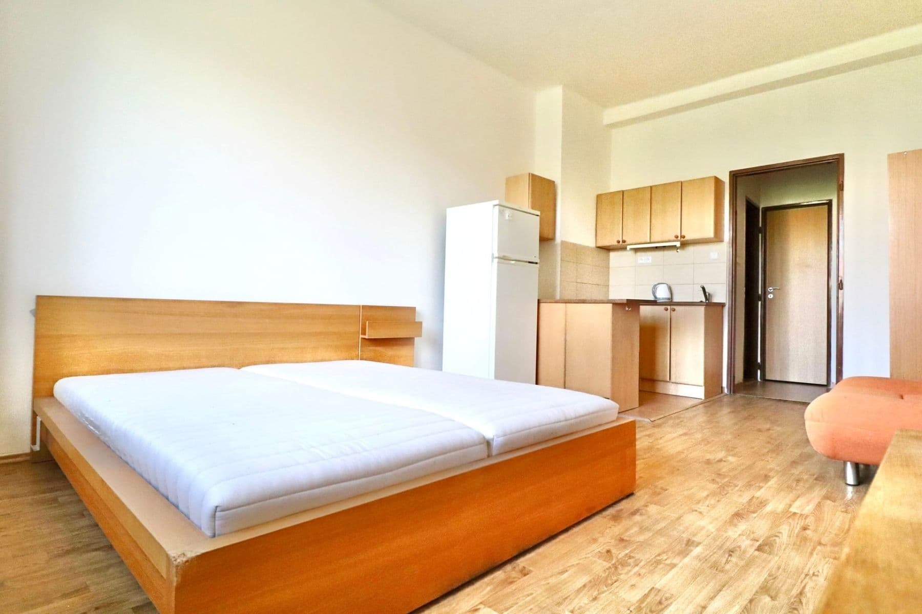 Pronájem bytu 1+kk 29 m², 28. pluku, Praha, Praha Pronájem bytu 1+kk 29 m², 28. pluku, Praha, Praha
