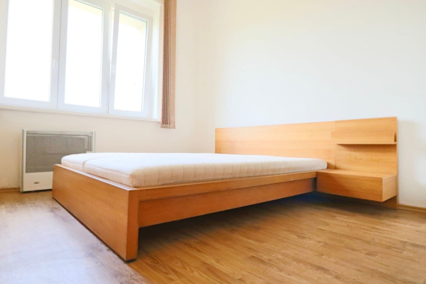 Pronájem bytu 1+kk 29 m², 28. pluku, Praha, Praha Pronájem bytu 1+kk 29 m², 28. pluku, Praha, Praha