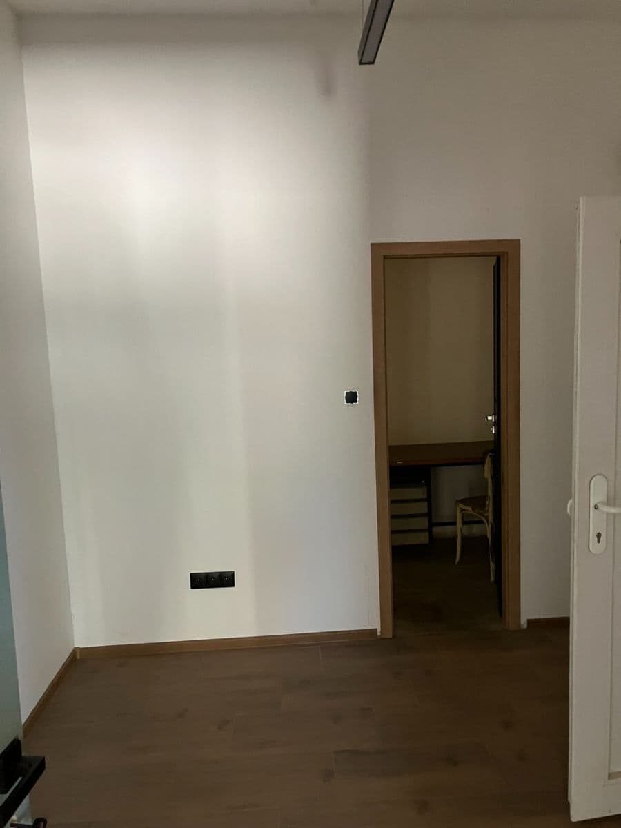 Pronájem nebytového prostoru 191 m², Spojených národů, Dvůr Králové nad Labem, Královéhradecký kraj Pronájem nebytového prostoru 191 m², Spojených národů, Dvůr Králové nad Labem, Královéhradecký kraj