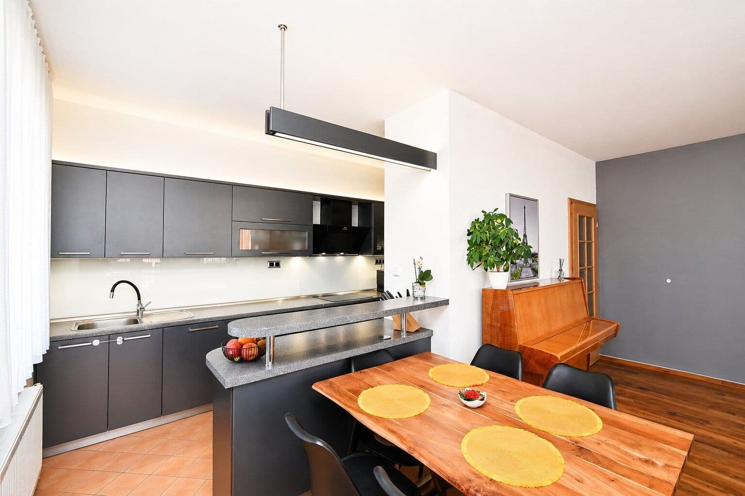 Pronájem bytu 3+kk 85 m², Nad Okrouhlíkem, Praha, Praha Pronájem bytu 3+kk 85 m², Nad Okrouhlíkem, Praha, Praha