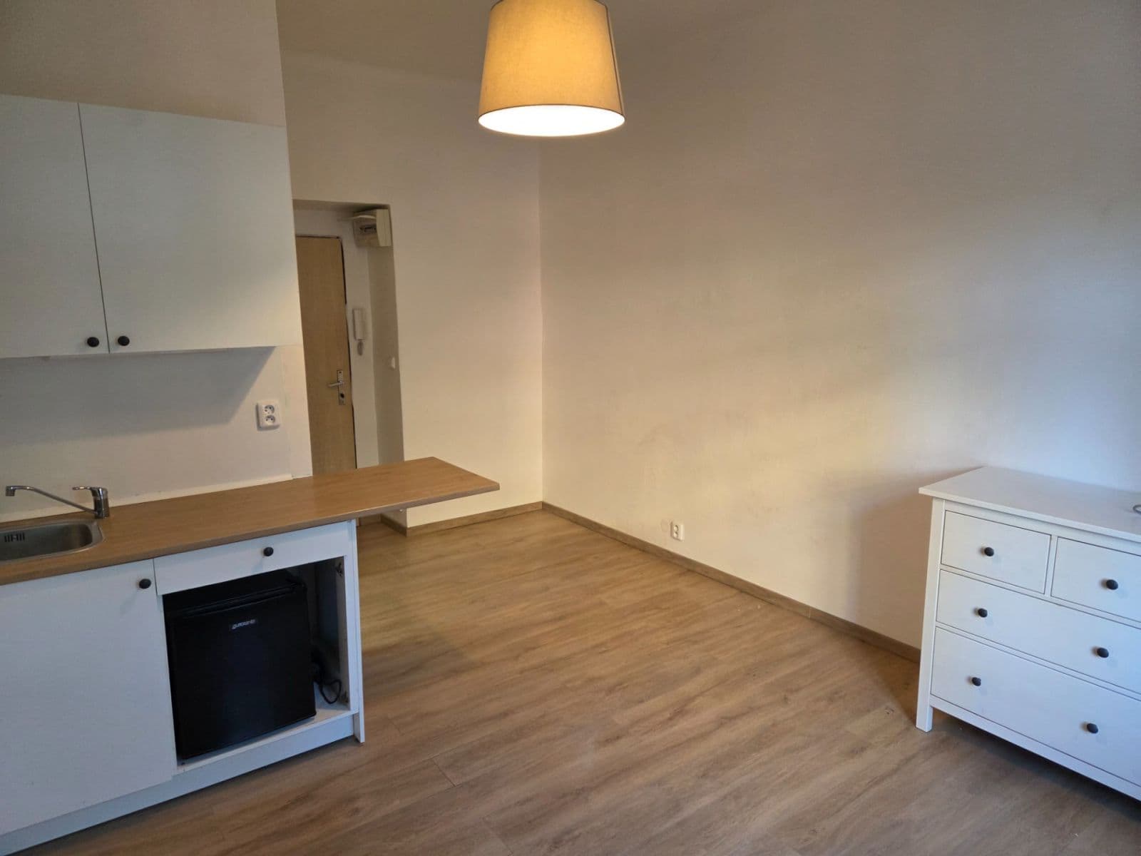 Pronájem bytu Garsoniéra 18 m², Zúžená, Praha, Praha Pronájem bytu Garsoniéra 18 m², Zúžená, Praha, Praha