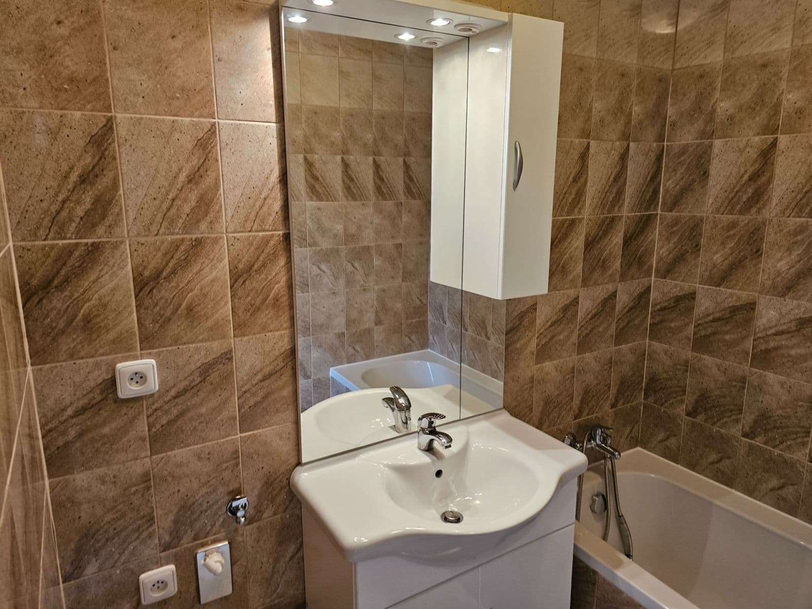 Pronájem bytu 2+1 65 m², Soukenická, Liberec, Liberecký kraj Pronájem bytu 2+1 65 m², Soukenická, Liberec, Liberecký kraj