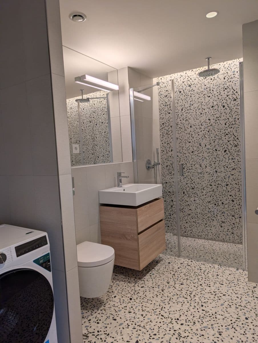 Pronájem bytu 1+kk 33 m², U Komína, Praha, Praha Pronájem bytu 1+kk 33 m², U Komína, Praha, Praha