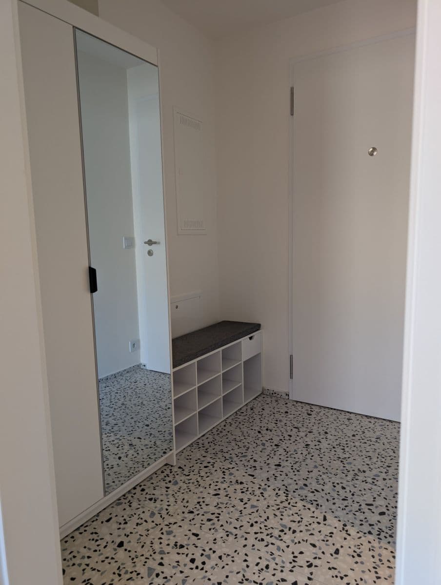 Pronájem bytu 1+kk 33 m², U Komína, Praha, Praha Pronájem bytu 1+kk 33 m², U Komína, Praha, Praha