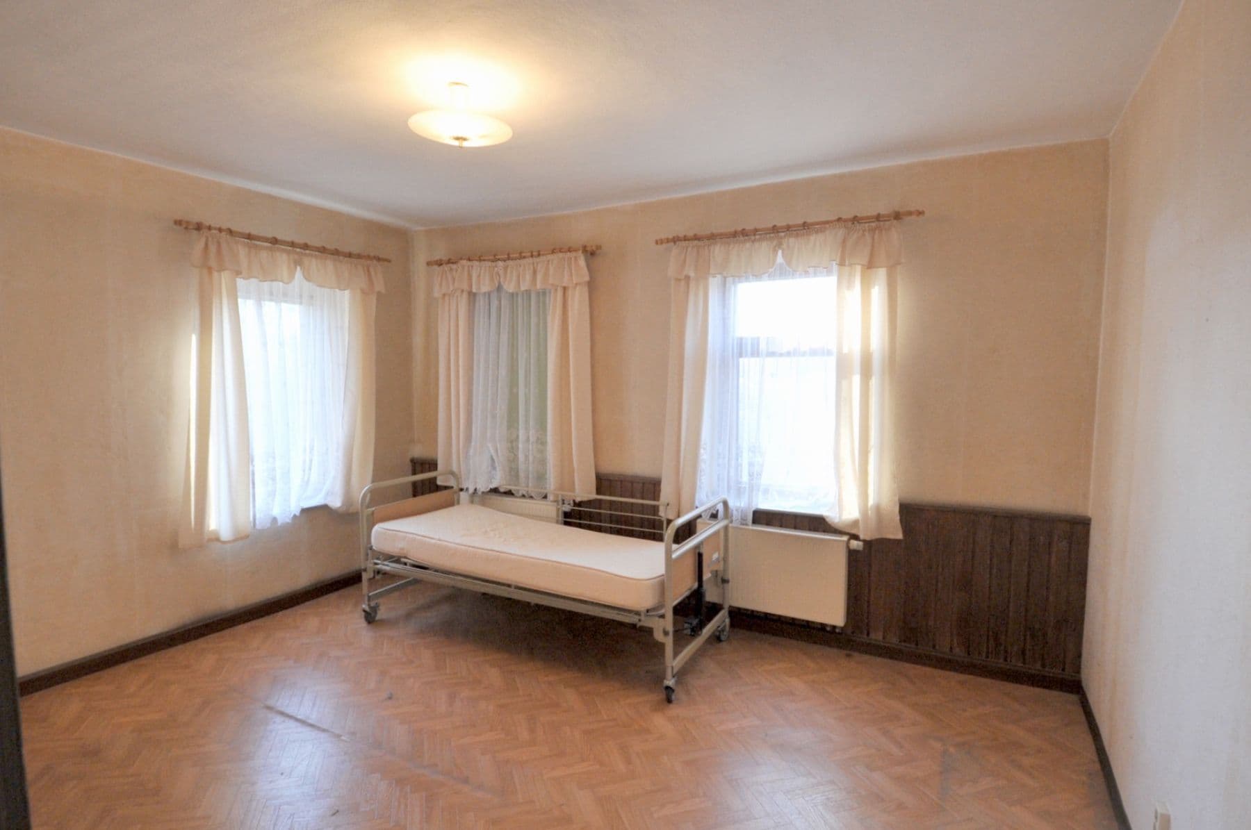 Prodej domu 200 m², pozemek 1.623 m², Hauptstraße, Oderwitz, Sasko Prodej domu 200 m², pozemek 1.623 m², Hauptstraße, Oderwitz, Sasko